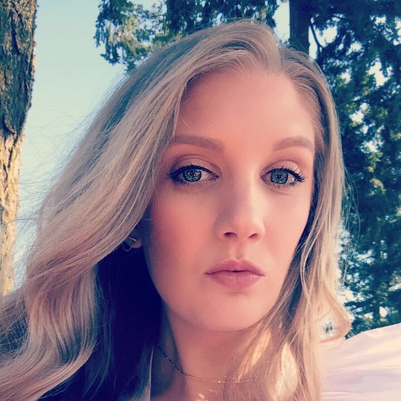 Meet your Posher, Gwen - Picture 1 of 1